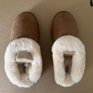 UGG Cluggette, Size 9